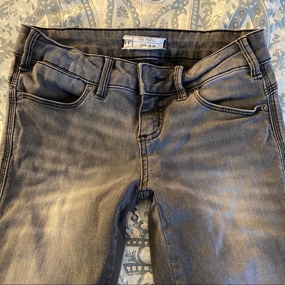Free People Distressed Grey Skinny Jeans | Size 24 - Picture 3 of 9